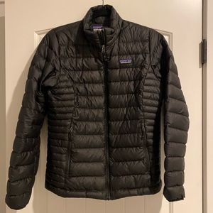 Women black Patagonia jacket size small in excellent condition.